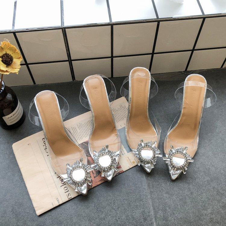 Mädchen tragen transparente hochhackige Sandalen Stilettos, elegante und bequeme Damenmode-Schuhe, neues Design, Luxus-Damenschuhe
