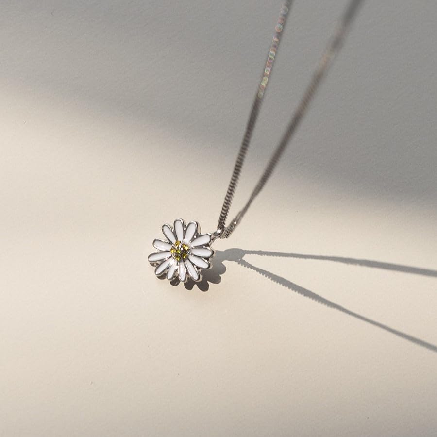 Daisy Necklace Worn by BTS' Jimin (White)