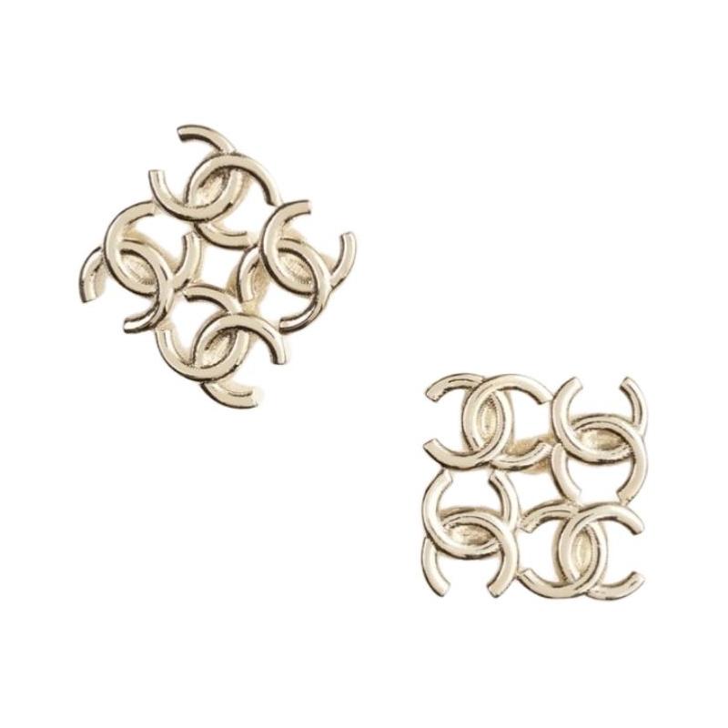 

CHANEL [24B New Product] Hollow Solid Color Design Metal Earrings Women s Gold золотий