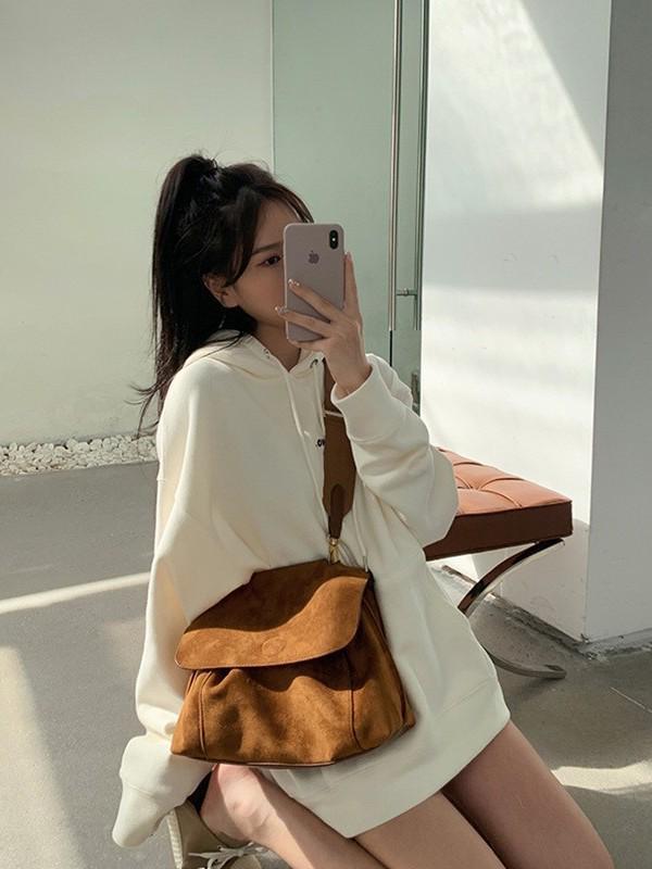 2025 Trendy Retro Brown Velvet Crossbody Bag - Women's Large Capacity Autumn/Winter Shoulder Bag