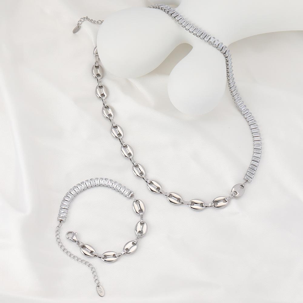 Titanium Steel Pig Nose Clavicle Chain with Zircon Diamonds - Women's High-End Niche Design Necklace