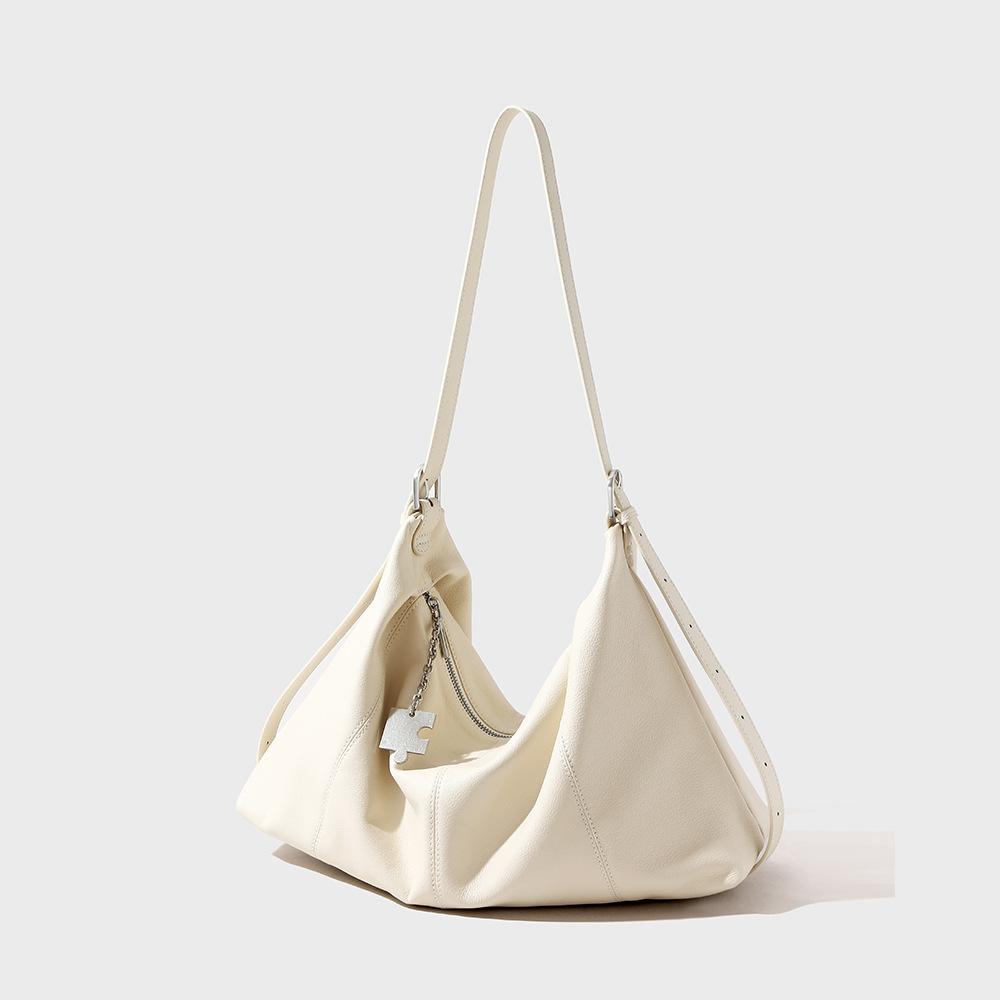 Large Capacity Tote Bag with Urban Simple Style Leather Women's Commuting Versatile Handbag