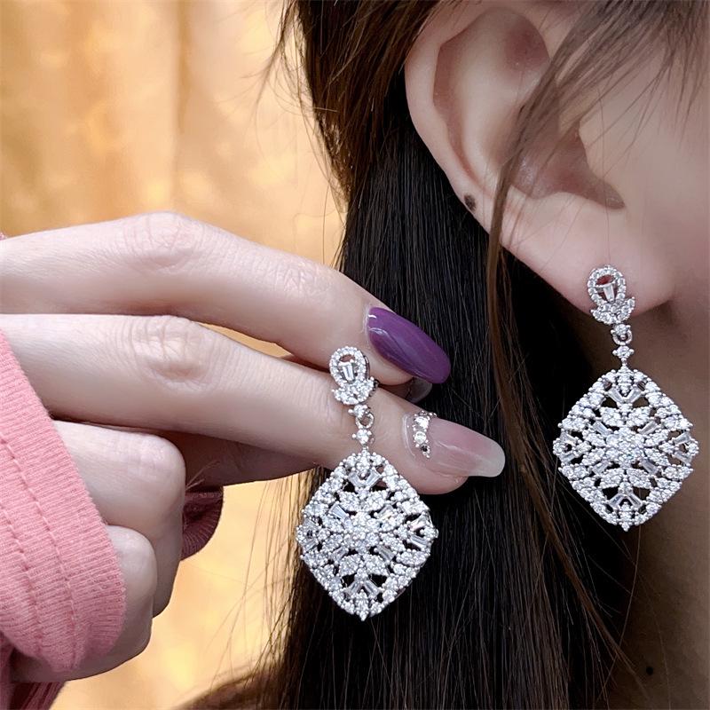 European American Style Tassel Earrings with Inlaid Zirconia Rhinestones for Women - Perfect for Parties and Banquets
