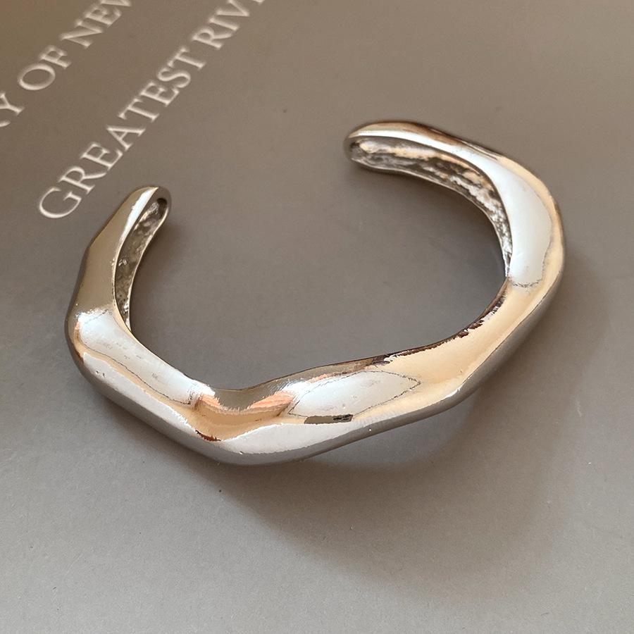 Asymmetrical Wide Face Statement Bangle: Elegant European & American Bracelet for Fashion-Forward Style