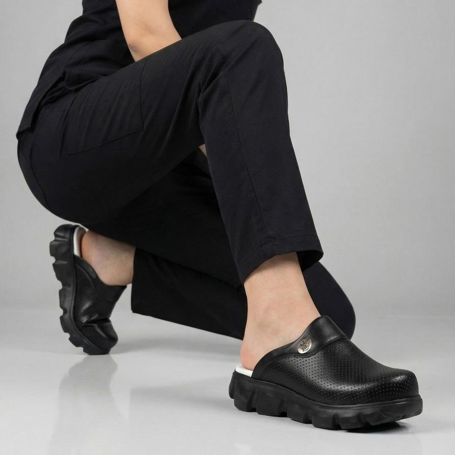 Women Light Sole Medical Clogs Sabo Hospital Shoes Non-Slip Slipper Nurse Doctor Midwife Surgical Sandals
