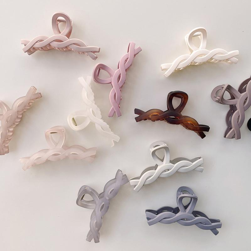 Elegant Retro Geometric Frosted Hair Clip Colorful And Unique Hair Claw For Girls