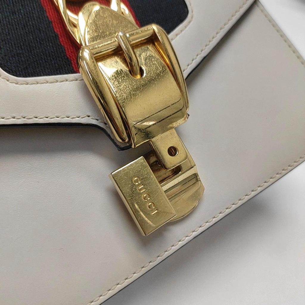 [Pre-Owned] Sylvie Gold Buckle Striped Web Satin Bow Chain Mini Shoulder Bag - Very Good #13B8QNV