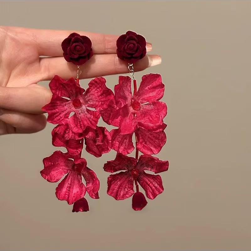 Luxuriöse Rote Blume Quastenohrringe: Stilvolle, Hochwertige Statement-Ohrstecker für Damen