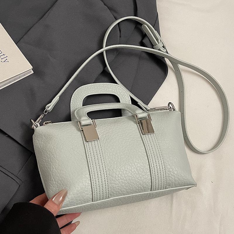 

Korean version of fashion high-end temperament simple portable small square bag light luxury versatile commuter style solid color PU messenger women s