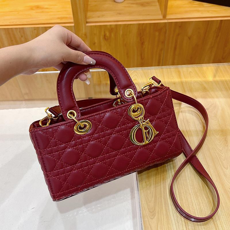 

2025 Нова Горизонтальна Сумка-Діамант Вишукана Універсальна Легка Розкішна Сумка на Плече/Месенджер 25x14x6.5cm червоний