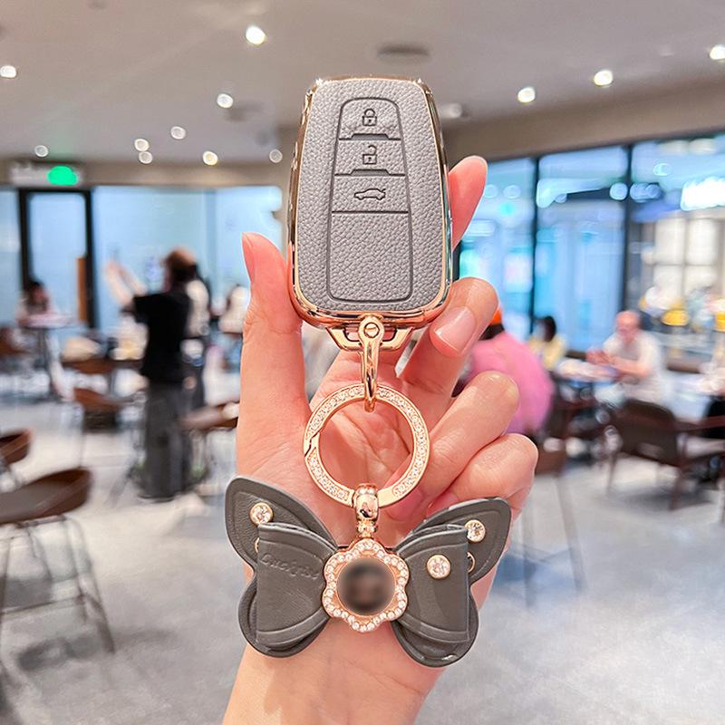 Toyota Key Cover for Camry, RAV4, Corolla, Levin, Avalon: Stylish Shell Buckle for Women.
