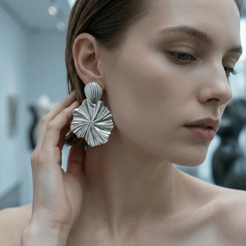 Gold Color Lotus Leaf Earrings Zinc Zinc Alloy Pendant Earrings Trendy Geometric Drop Earrings Party