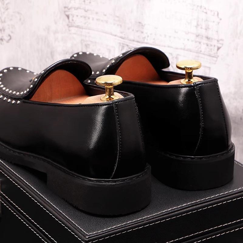 Mode Neu Luxus Königlicher Stil Herren Handgefertigte Stickerei Krähenmuster Exotische Designer Slipper Modemarke Lässige Hochzeitsschuhe A9