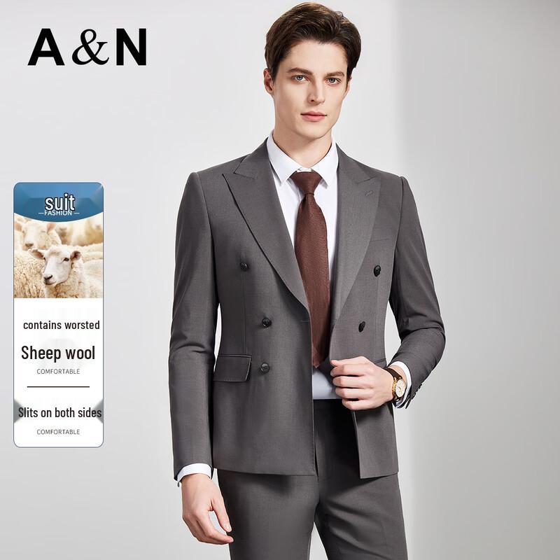 

Мужской двубортный деловой костюм из смесовой шерсти 46A (170/88A)