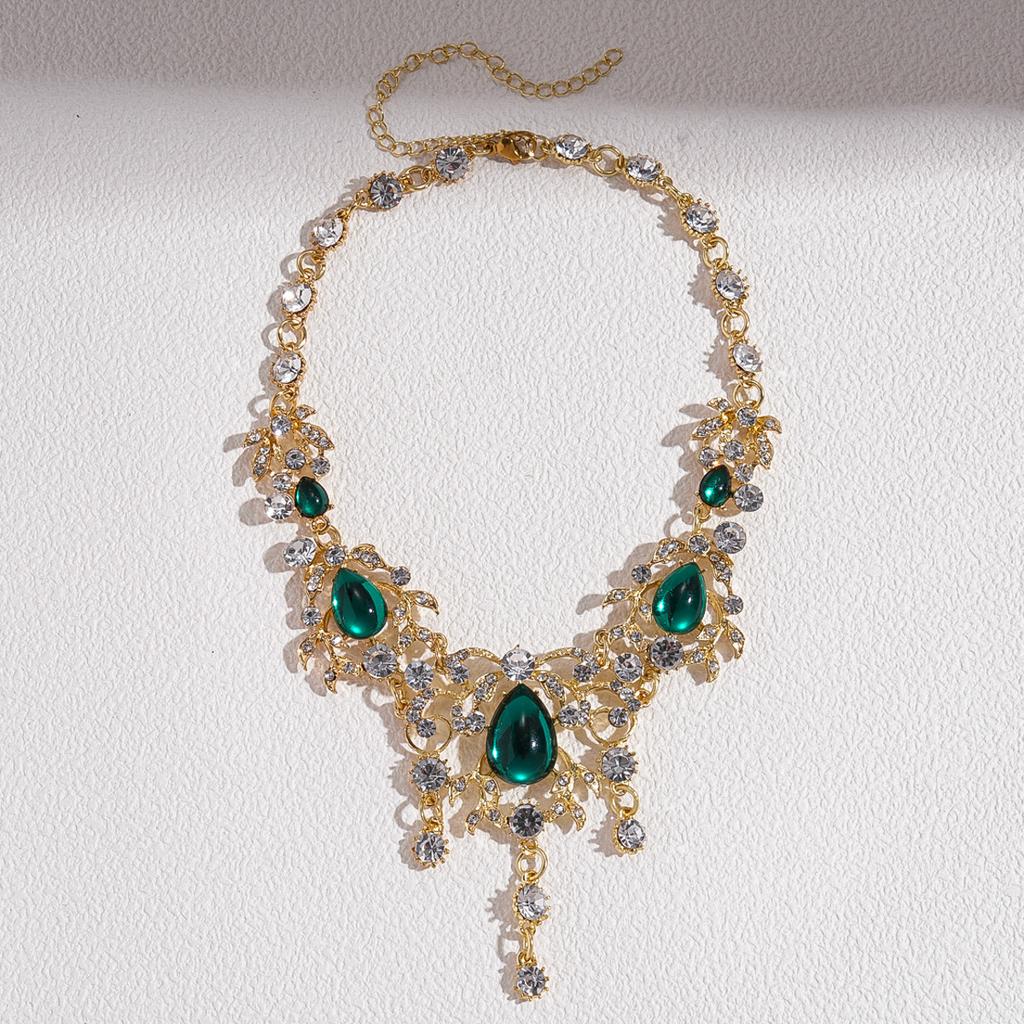 Mood kaelakee naiste ehete jaoks