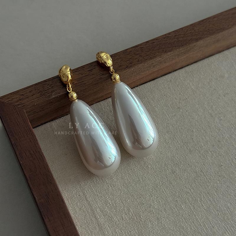 Classic Water Drop Pearl Earrings Premium Soft and Smart Warm Pearl Earrings Exquisite Casual Elegant Light Luxury Earrings