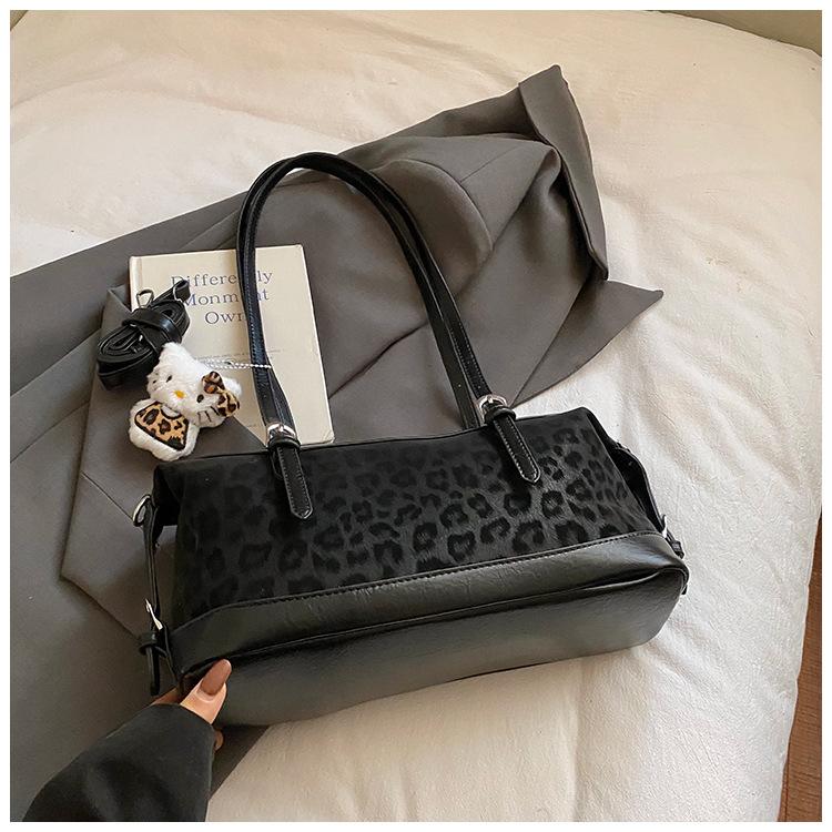 Simple and Large-capacity Underarm Bags, Autumn New Trends, Simple Messenger Bags, Fashionable Commuter Shoulder Bags