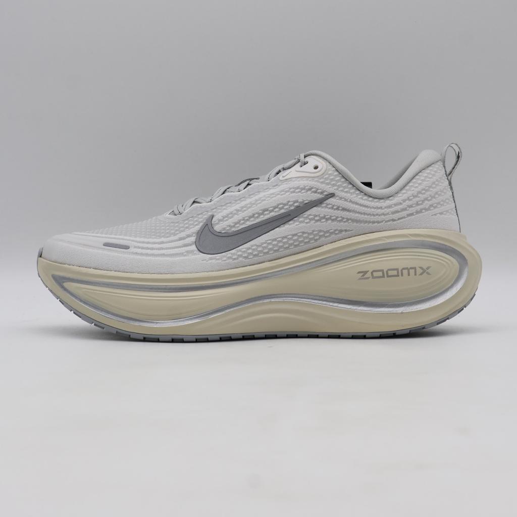 IQ0308-094 Nike Vomero Plus Platinum Tint Reflect Silver (Men's)