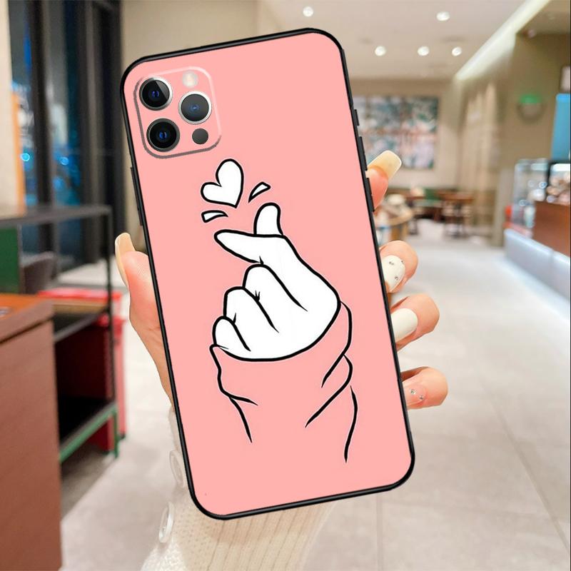

Love On The Finger Kpop Phone Case For iPhone 17 16 15 14 13 12 11 Pro Max mini 16 Plus 16e 17 Air Protective Cover iPhone 13 Pro