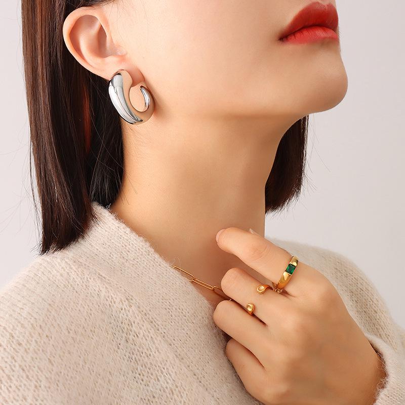 European Winter 18K Gold C-shaped Geometric Ear Cuff Earrings for Women, Titanium Steel Ear Jewelry