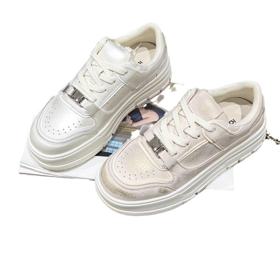 Pantofi albi mici sidefii din piele lacuită cu talpă groasă, pantofi de damă 2025 noi, pantofi sport și de agrement cu șireturi, pantofi old school cu platformă