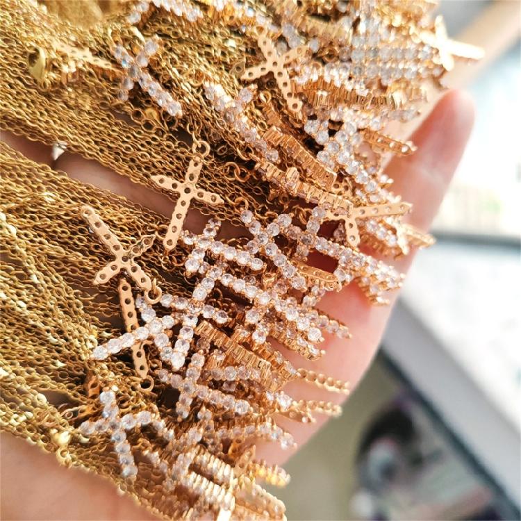 Fashionable Diamonds Stainless Steel Crosses Choker Necklace Pendant with Elegant Designs Jewelry Accessory for Girls