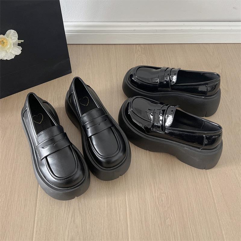 Round head heightening retro British style black platform small leather shoes women's autumn and winter 2025 new French style with skirt single shoes