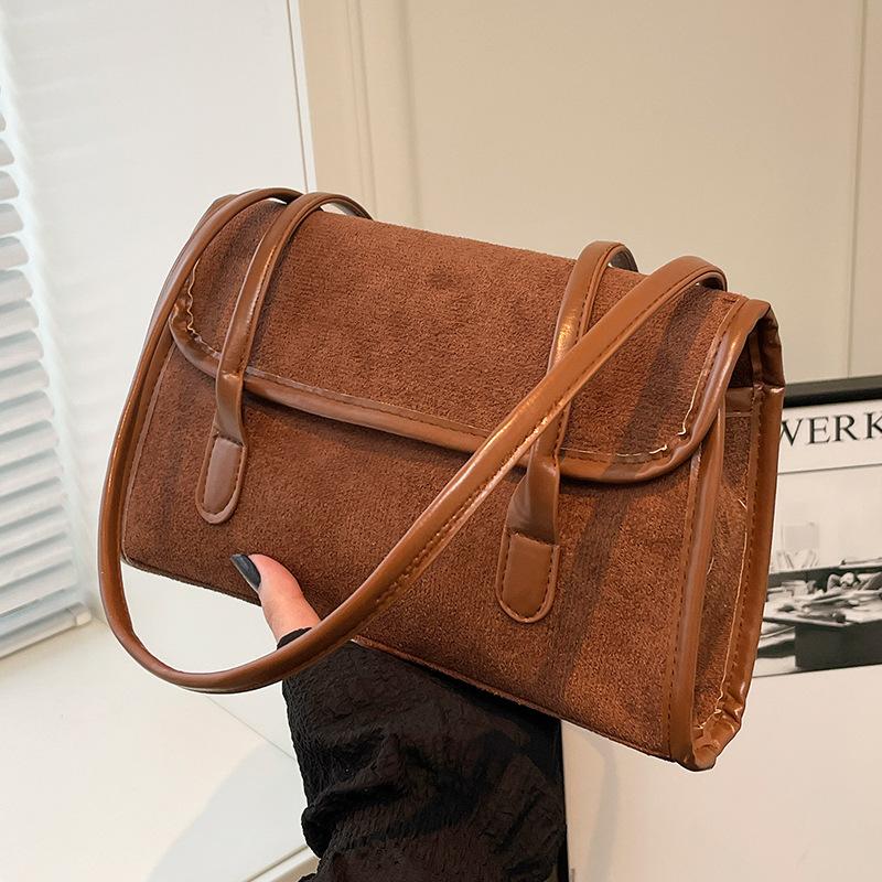 Una Borsa Sottospalla alla Moda, una Borsa Monospalla Versatile e di Grande Capacità