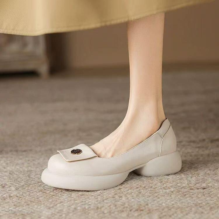 Popular French retro platform small leather shoes women's 2025 autumn new round head shallow mouth single shoes low heel loafers