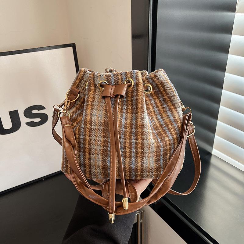 Vintage Plaid Women Woolen Shoulder Bucket Bags Korean Style Ladies Drawstring Handbags Autumn Versatile Female Crossbody Bag