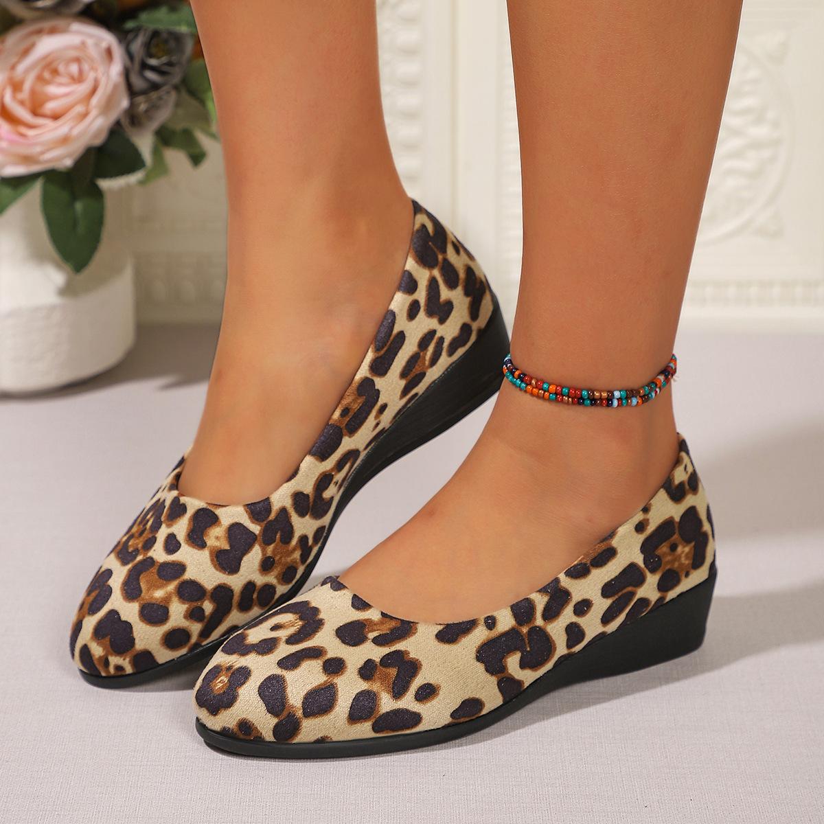 

Женские балетки с острым носком, модные слипоны на танкетке, лоферы, уличные, удобные, износостойкие, нескользящие, повседневные туфли-лодочки 35