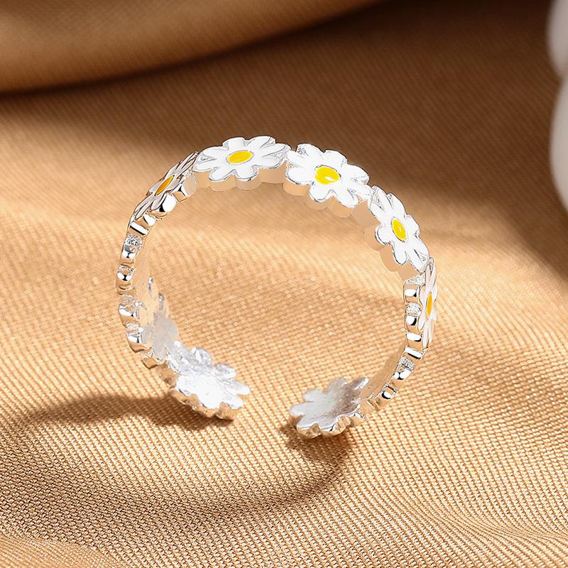 2026 Silver Plated Small Fresh Daisy Flower Ring Femininity Personality Open Ring Design Premium Hand Jewelry