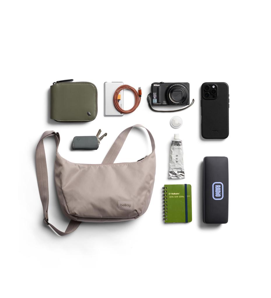 Bellroy Laneway Crescent Mini Umhängetasche für den Alltag Innen und Außen Verstellbar Erstaunliche Speicherkapazität Fawn Tasche, 2,5 L Fassungsvermögen, Verwendung,