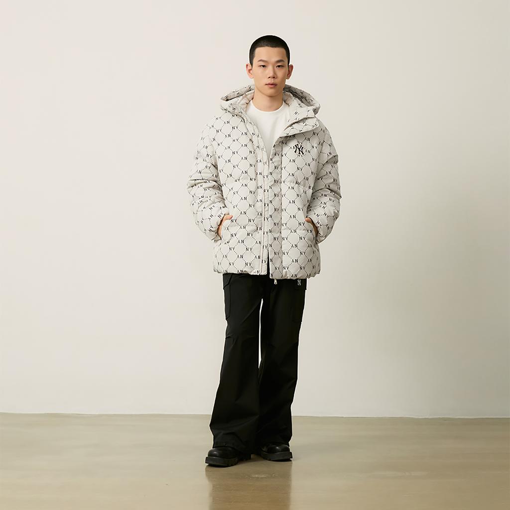 New MLB MONOGRAM Collection New York Yankees Down Jacket Unisex Dark Cream 3ADJM1146-50CRD