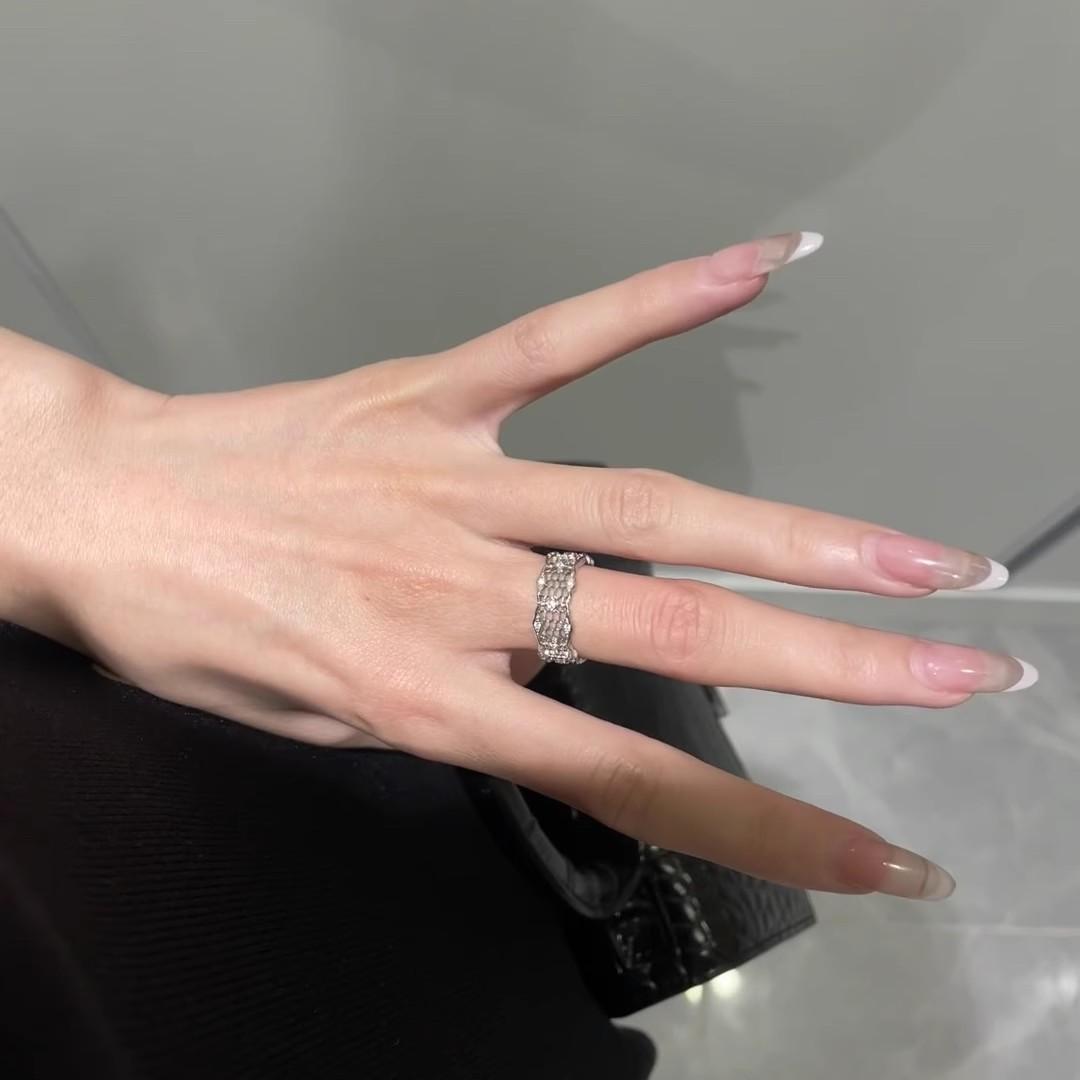 Итальянский Средневековый Старый Деньги Ветер Полый Кружевной Сотовый Кольцо Светлая Роскошь Эпоксидный Алмаз Матовый Штабелируемый Конский Глаз Кольцо opening adjustable