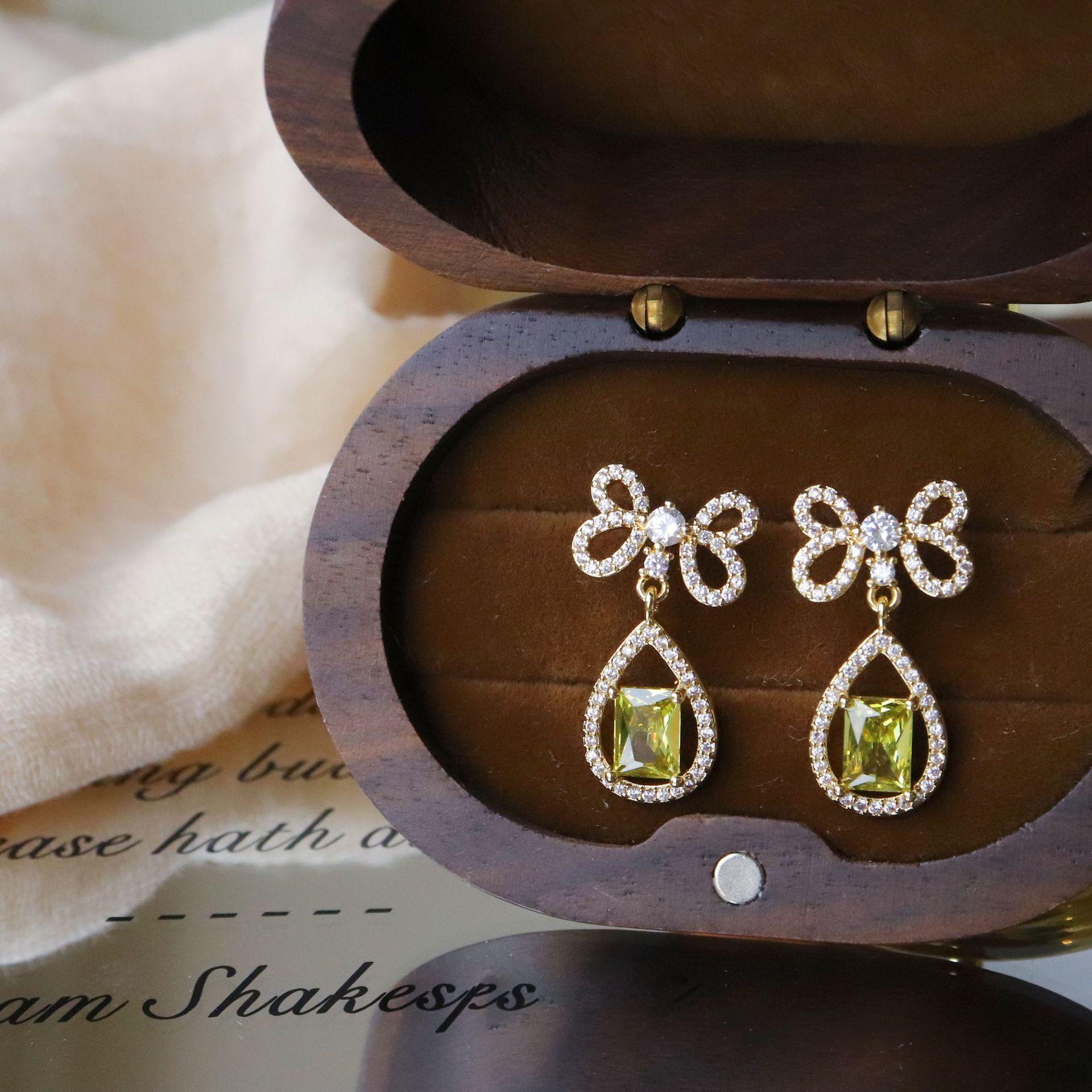 

Silver Needle Zircon Water Drop Bow Pendant Earrings Exquisite Versatile Fashion Light Luxury Stud Earrings Premium Temperament Earrings