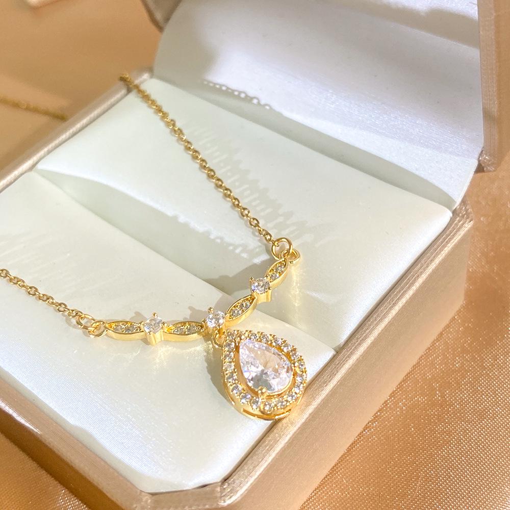 Elegant French Fairy Zircon Pendant Necklace: Micro-Paved Diamond Water Drop Design for Women, Simple Yet Exquisite Collarbone Chain