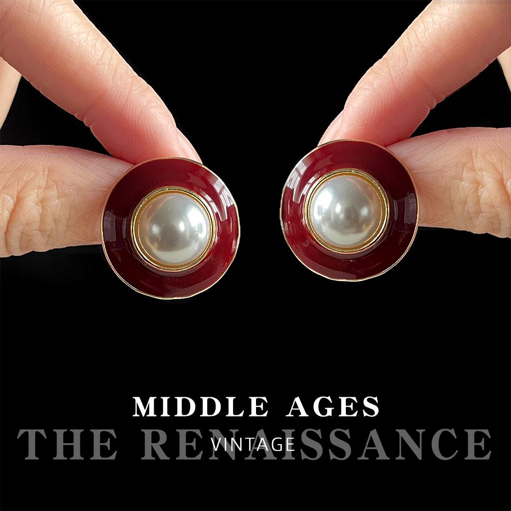 

[Flame Red Lips] Hong Kong Style Royal Sister Retro Earrings Light Luxury Pearl Earrings бордовий перлинний колір
