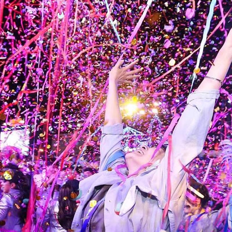 10 st Färgglada Handkastande Konfettipoppers Kastande Streamers Poppers Papperssmällare Magiskt Papper Band För Bröllop Födelsedagsfest