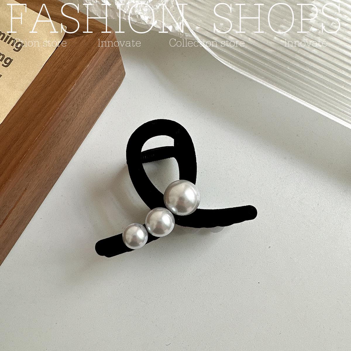 

Корейская заколка для волос Shark Clip с жемчугом и флокированием средней длины - универсальный аксессуар для волос