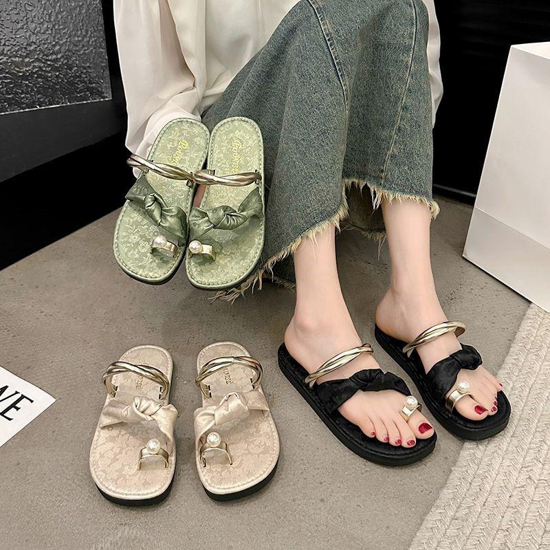 Niche flat-bottomed slippers for women's outerwear 2025 summer new fashion casual cover toe beach sandals versatile