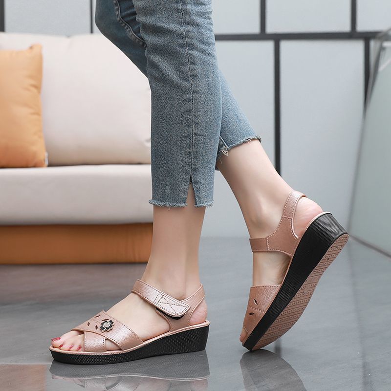Sandales pour femmes portant des semelles souples d'été, talons inclinés antidérapants, chaussures de travail de plage à fond plat, sandales en plastique pour femmes