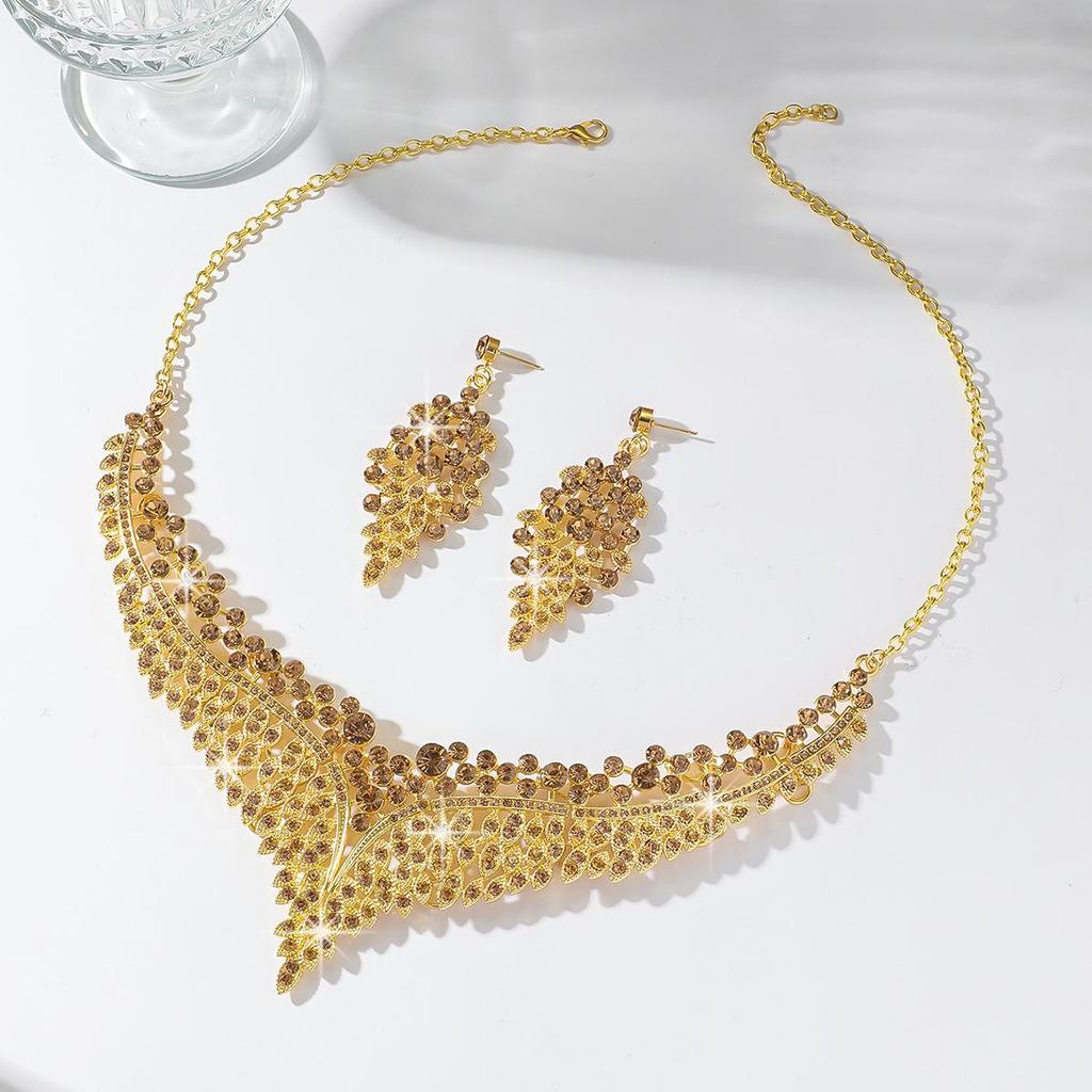 Exquisite Retro-Style Necklace & Earring Set: Vibrant and Elegant Design for Evening Banquets
