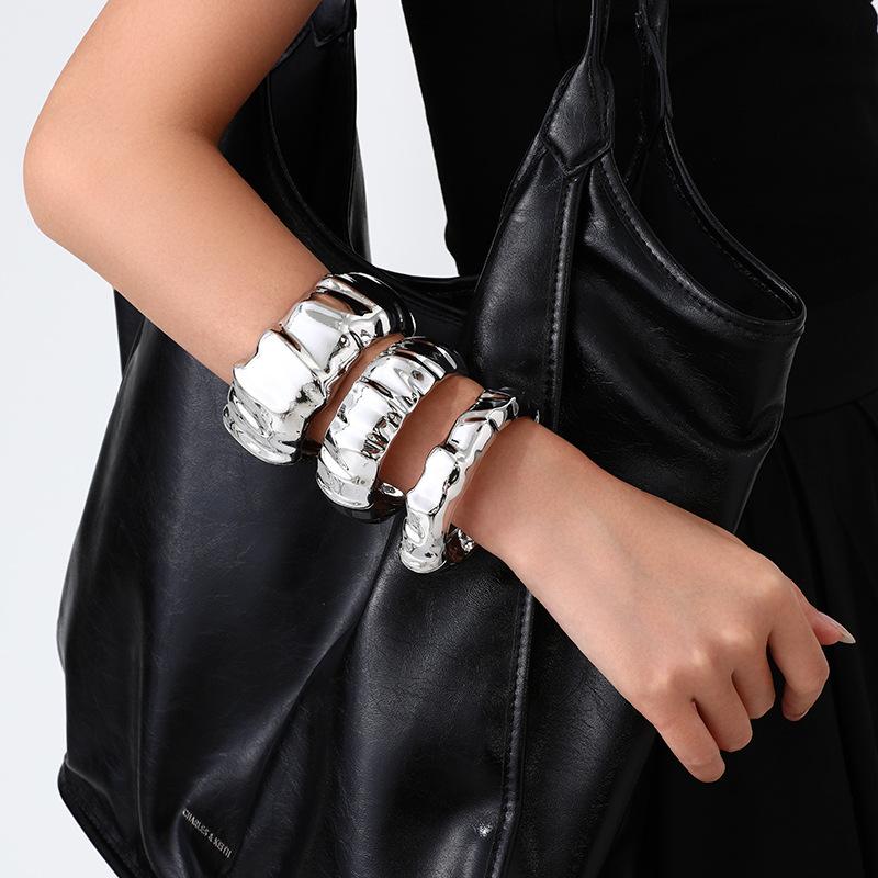 European and American bracelets light luxury high sense women's smooth surface electroplating alloy design sense geometric fold wavy hand