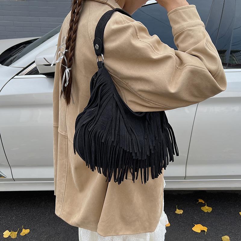 

Нишевая ретро сумка с бахромой женская осенняя новая высококачественная текстурная повседневная универсальная на плечо, сумка-мессенджер чёрный