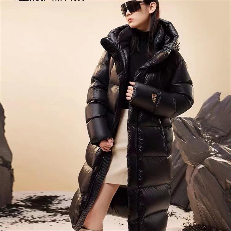 

Черная с золотом глянцевая пуховая куртка из утиного пуха женская горячая распродажа средней длины для пар утолщенная до колена куртка S