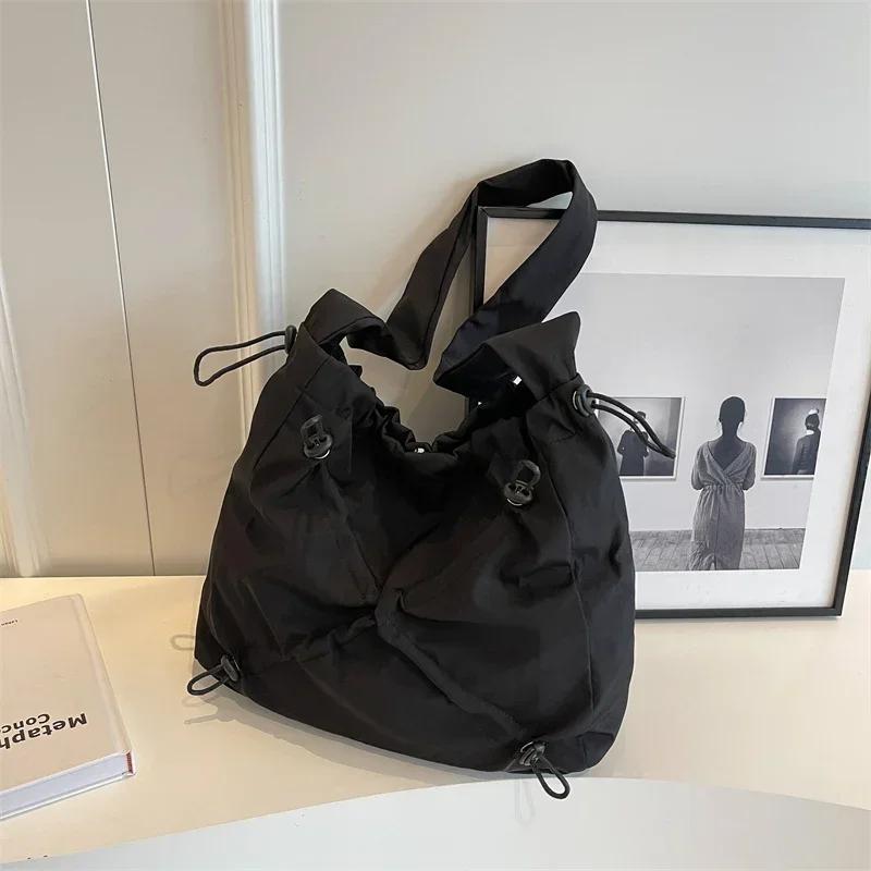 Große Kapazität einfarbige Nylon-Reißverschlusstasche weiche Pendeltasche beliebte Tasche vielseitige modische Umhängetasche