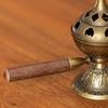 Bruciatore di Incenso Rotante in Polvere Antiaderente Stufetta Aromaterapia Traforata Vassoio per Incenso per la Casa