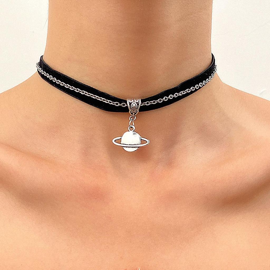 Creative Velvet Snake-Shaped Flower Collar Necklace - Black