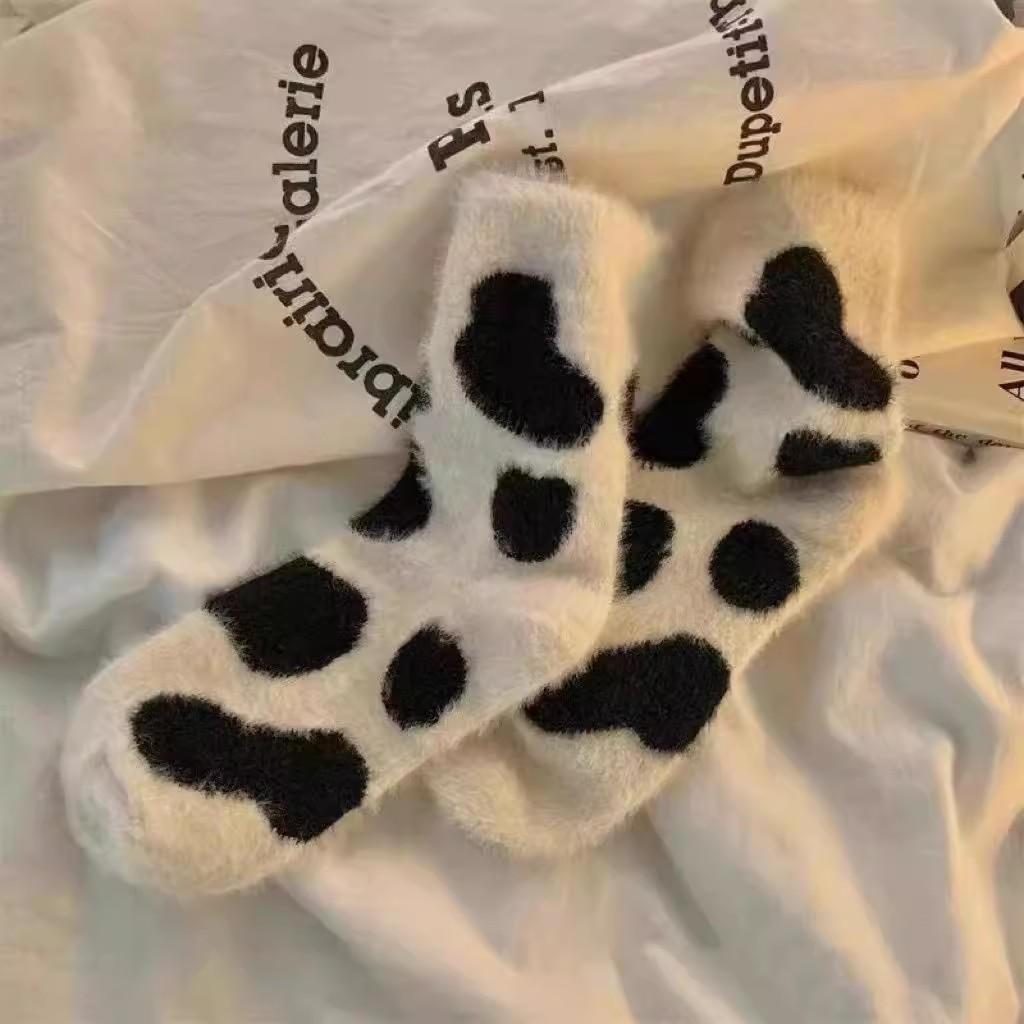 

Cartoon Cute Cow Mink Velvet Socks Women Autumn Winter Soft Comfortable Mid Tube Sock Kawaii Plush Thermal Sleeping Floor Socks